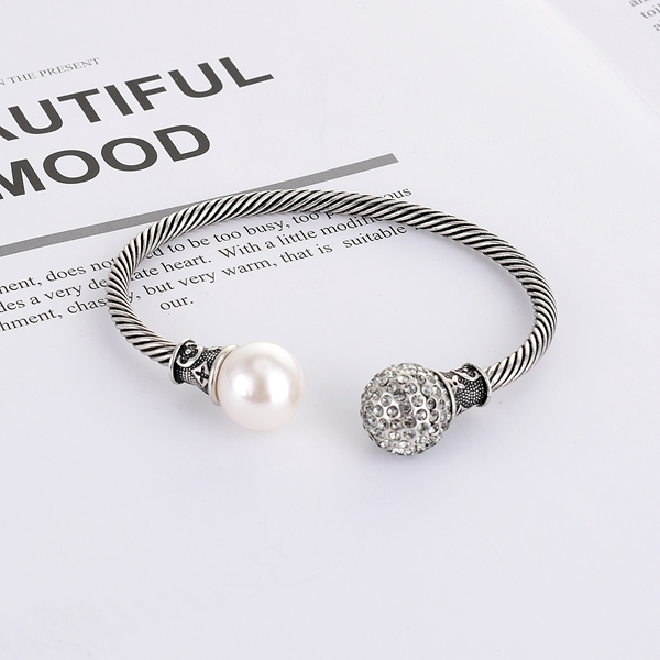 Picture of Classic Artificial Pearl Fashion Bracelet with Speedy Delivery