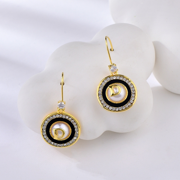 Picture of Classic Medium Drop & Dangle Earrings with Beautiful Craftmanship