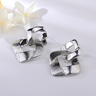 Picture of Zinc Alloy Platinum Plated Dangle Earrings with Unbeatable Quality