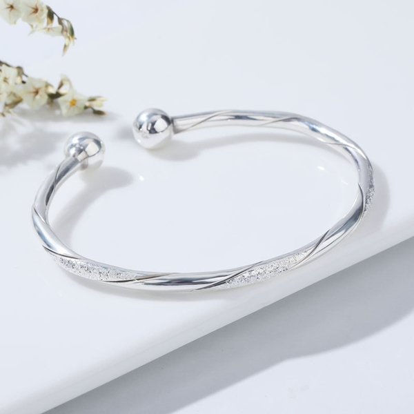 Picture of Beautiful Small Platinum Plated Fashion Bangle