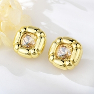 Picture of Nickel Free Gold Plated Small Stud Earrings with Easy Return