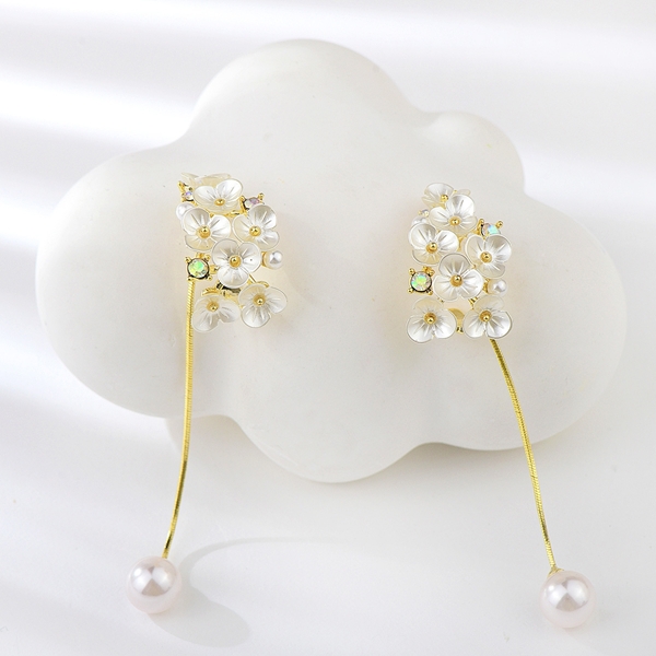 Picture of Origninal Medium Flower Dangle Earrings