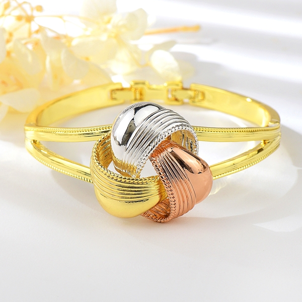 Picture of Dubai Zinc Alloy Fashion Bangle at Unbeatable Price