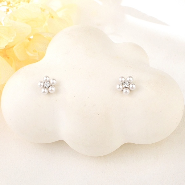 Picture of Impressive White Fashion Dangle Earrings with Low MOQ